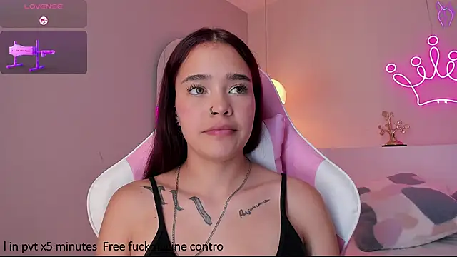 Snapshot of violeth_hill chatting on 01-13-25, 11:06 violeth hill online show from 01-13-25, 11:06