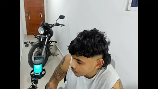 Snapshot of may_master chatting on 11-14-25, 02:32 may master online show from 11-14-25, 02:32