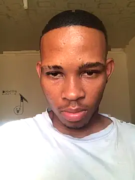 Snapshot of MixedItem chatting on 10-24-25, 02:35 MixedItem online show from 10-24-25, 02:35