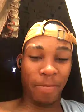 Snapshot of MixedItem chatting on 11-05-25, 11:43 MixedItem online show from 11-05-25, 11:43