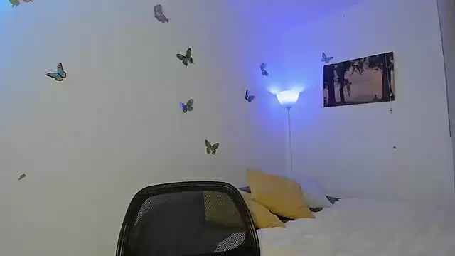 Mila-yang online show from 10-05-25, 09:02