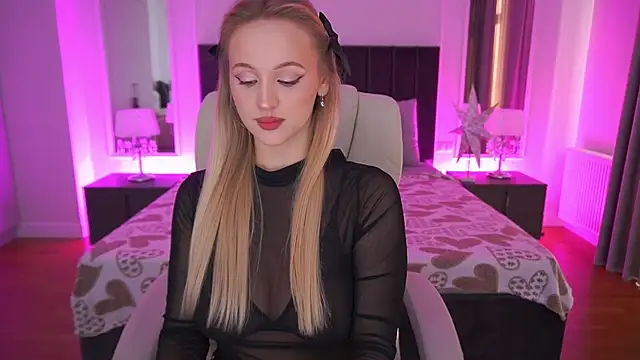 LylaYeess online show from 04-08-26, 06:24