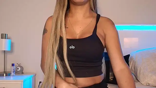 Snapshot of missvalen chatting on 03-06-26, 02:52 missvalen online show from 03-06-26, 02:52