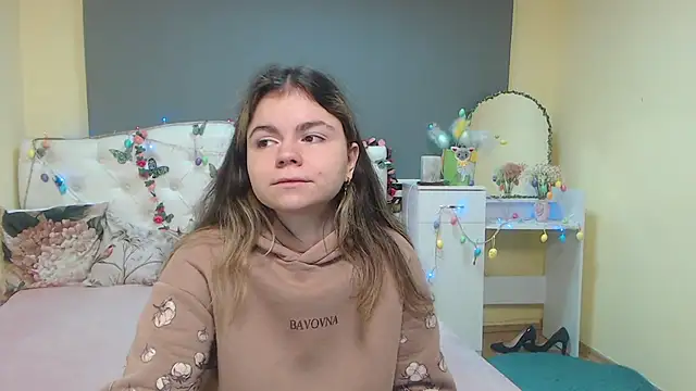 TinaRedly online show from 04-11-26, 05:34