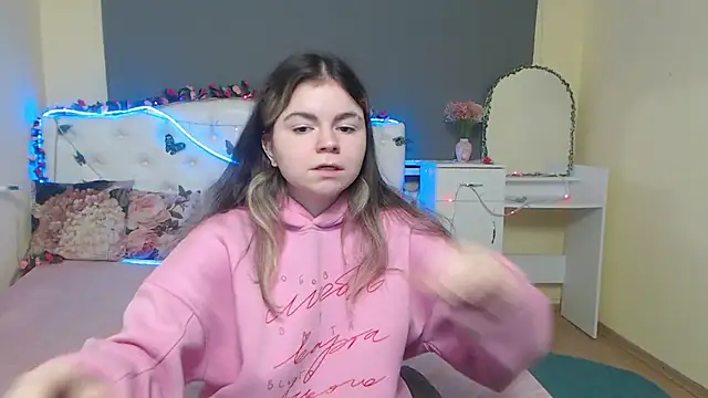 TinaRedly online show from 04-28-26, 06:51