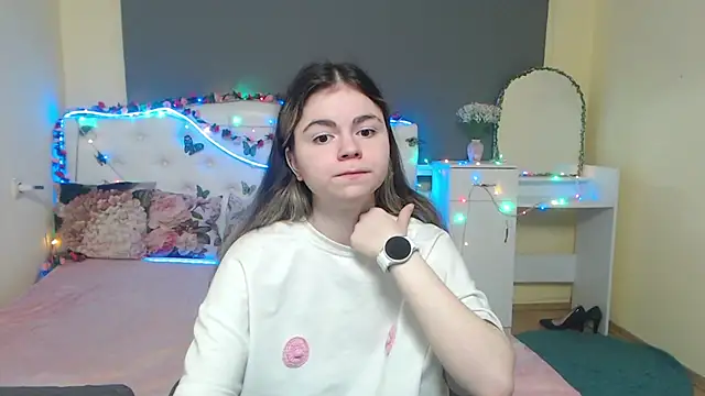 Snapshot of TinaRedly chatting on 05-03-26, 05:19 TinaRedly online show from 05-03-26, 05:19