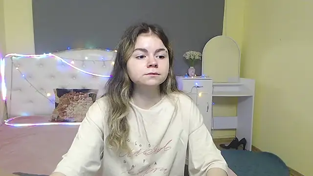 Snapshot of TinaRedly chatting on 05-07-26, 05:24 TinaRedly online show from 05-07-26, 05:24