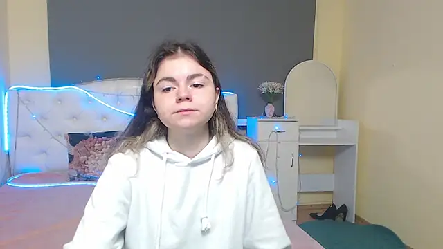 Snapshot of TinaRedly chatting on 05-09-26, 05:23 TinaRedly online show from 05-09-26, 05:23