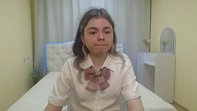 Snapshot of TinaRedly chatting on 07-02-26, 05:41 TinaRedly online show from 07-02-26, 05:41