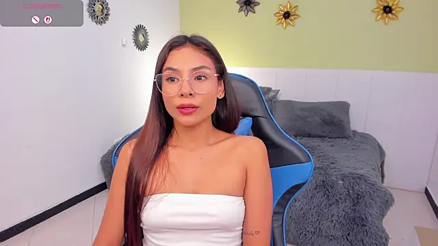 Snapshot of amira_cute2 chatting on 03-05-25, 03:51 amira cute2 online show from 03-05-25, 03:51