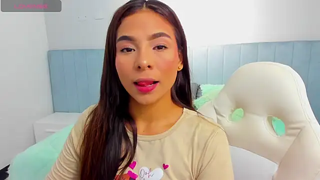Snapshot of amira_cute2 chatting on 10-08-25, 10:46 amira cute2 online show from 10-08-25, 10:46