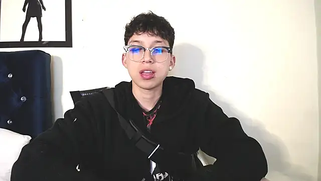 Snapshot of _Thomas_hot_ chatting on 10-24-25, 01:35 Thomas hot online show from 10-24-25, 01:35