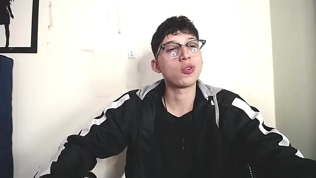 Snapshot of _Thomas_hot_ chatting on 11-19-25, 12:05 Thomas hot online show from 11-19-25, 12:05