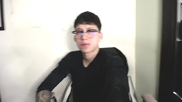 Snapshot of _Thomas_hot_ chatting on 11-26-25, 04:13 Thomas hot online show from 11-26-25, 04:13