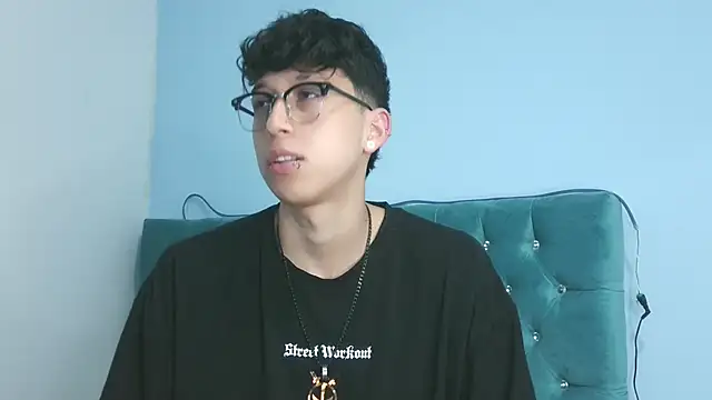 Snapshot of _Thomas_hot_ chatting on 04-16-26, 02:34 Thomas hot online show from 04-16-26, 02:34