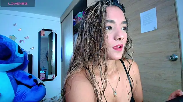 megan collins96 online show from 04-27-26, 09:57