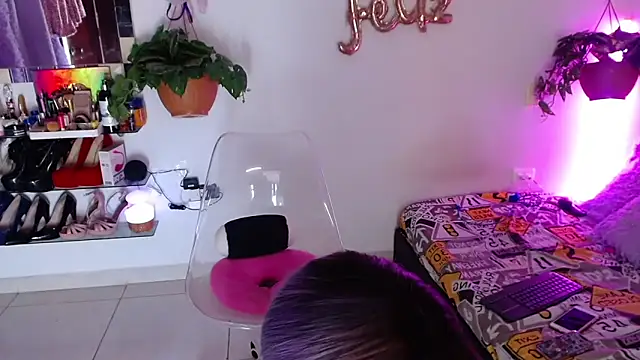 Snapshot of Laveneno_ortiz07 chatting on 11-18-25, 11:15 Laveneno ortiz07 online show from 11-18-25, 11:15