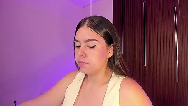 ArianaBaker online show from 05-18-26, 01:28