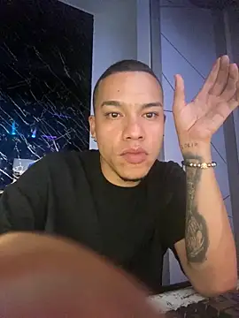 Snapshot of Osiiriis chatting on 02-03-25, 11:15 Osiiriis online show from 02-03-25, 11:15