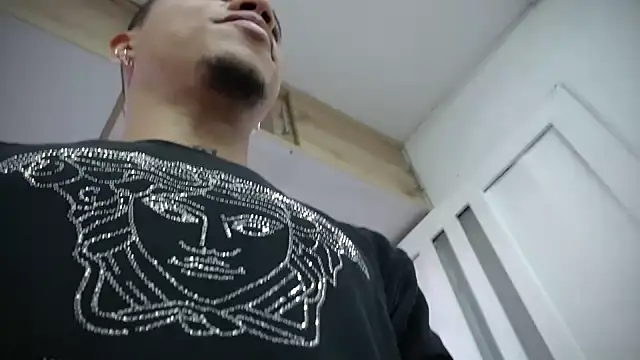 Snapshot of Osiiriis chatting on 02-12-25, 04:33 Osiiriis online show from 02-12-25, 04:33