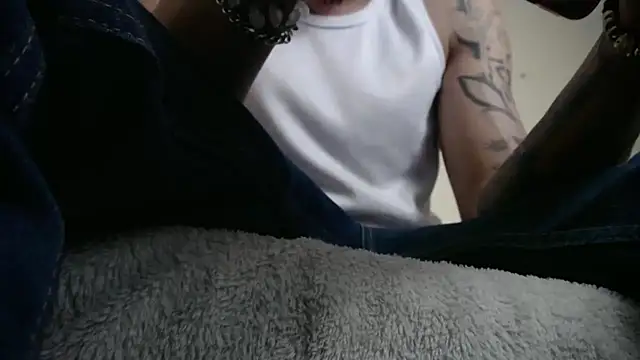 Snapshot of Osiiriis chatting on 02-13-25, 06:20 Osiiriis online show from 02-13-25, 06:20