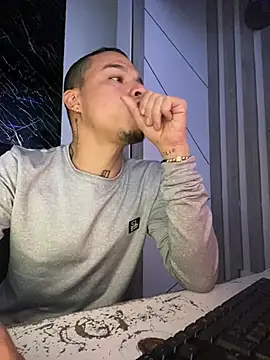 Snapshot of Osiiriis chatting on 02-14-25, 10:04 Osiiriis online show from 02-14-25, 10:04