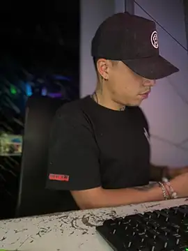 Snapshot of Osiiriis chatting on 02-19-25, 06:44 Osiiriis online show from 02-19-25, 06:44