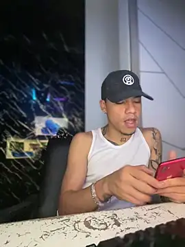 Snapshot of Osiiriis chatting on 02-25-25, 04:57 Osiiriis online show from 02-25-25, 04:57