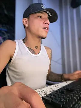 Snapshot of Osiiriis chatting on 03-01-25, 06:03 Osiiriis online show from 03-01-25, 06:03