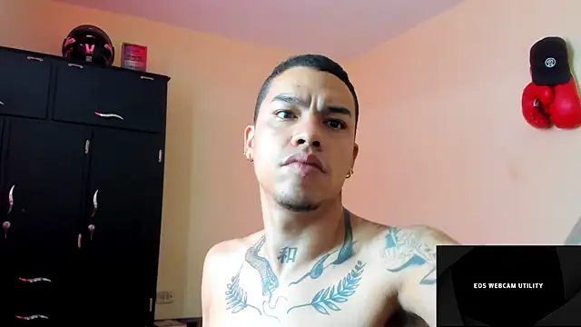 Snapshot of Osiiriis chatting on 03-02-25, 06:51 Osiiriis online show from 03-02-25, 06:51