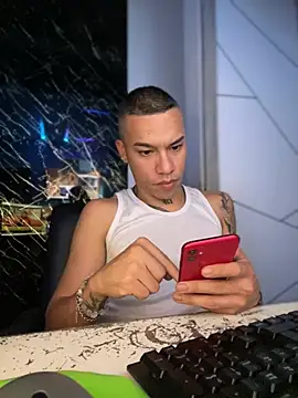 Snapshot of Osiiriis chatting on 03-04-25, 07:08 Osiiriis online show from 03-04-25, 07:08