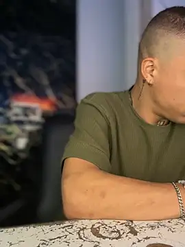 Snapshot of Osiiriis chatting on 03-05-25, 04:45 Osiiriis online show from 03-05-25, 04:45