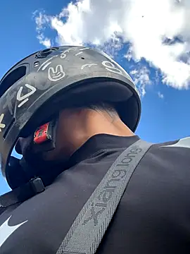 Snapshot of Osiiriis chatting on 09-15-25, 08:42 Osiiriis online show from 09-15-25, 08:42