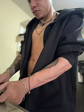 Snapshot of Osiiriis chatting on 03-15-26, 08:04 Osiiriis online show from 03-15-26, 08:04