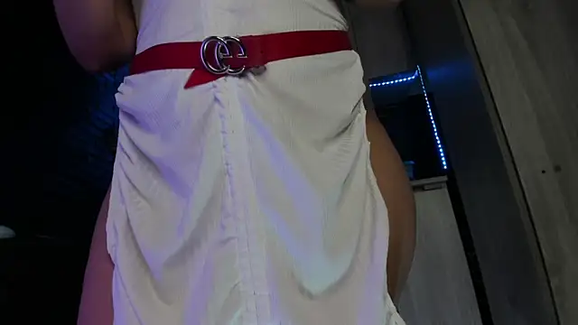 LaureenHills online show from 03-04-26, 01:33