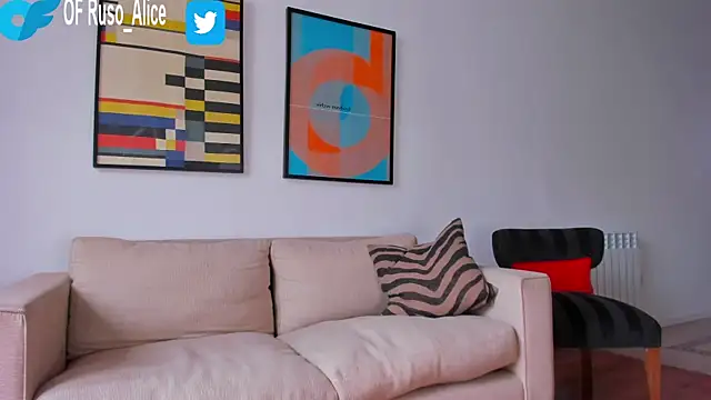 Snapshot of AliceSnowCatt chatting on 01-17-25, 08:33 AliceSnowCatt online show from 01-17-25, 08:33