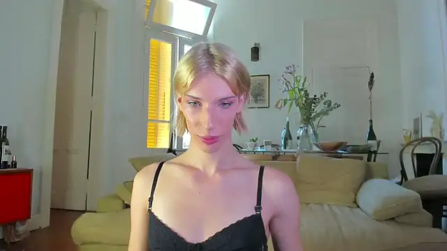 Snapshot of AliceSnowCatt chatting on 12-04-25, 04:59 AliceSnowCatt online show from 12-04-25, 04:59