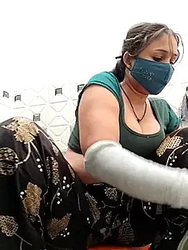 Snapshot of Archna-ji chatting on 02-28-25, 10:41 Archna-ji online show from 02-28-25, 10:41