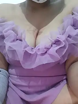 Snapshot of Archna-ji chatting on 03-07-25, 11:29 Archna-ji online show from 03-07-25, 11:29