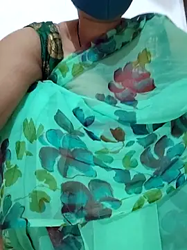 Snapshot of Archna-ji chatting on 03-08-25, 08:22 Archna-ji online show from 03-08-25, 08:22