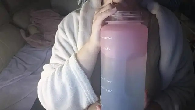 Snapshot of MommyLoveAanal chatting on 10-30-25, 09:37 MommyLoveAanal online show from 10-30-25, 09:37