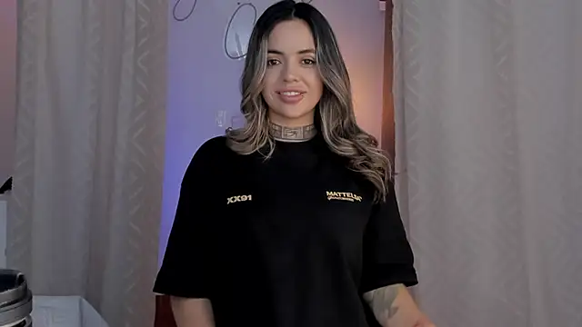 Snapshot of yandracelisofficial chatting on 01-14-25, 04:36 yandracelisofficial online show from 01-14-25, 04:36