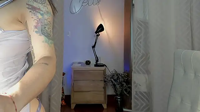 Snapshot of yandracelisofficial chatting on 01-17-25, 03:23 yandracelisofficial online show from 01-17-25, 03:23