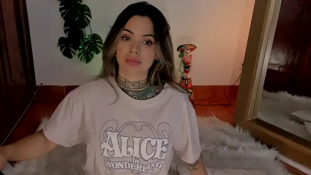 Snapshot of yandracelisofficial chatting on 02-26-25, 01:43 yandracelisofficial online show from 02-26-25, 01:43