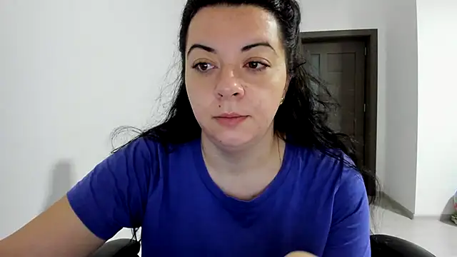 amiraisa11 online show from 12-04-25, 03:05