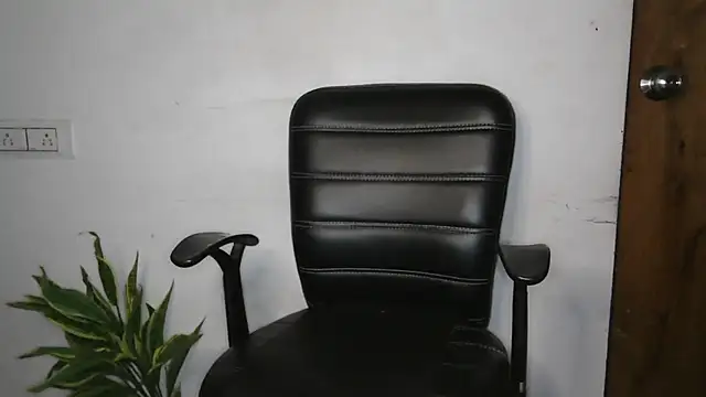 Snapshot of Suzie_darling chatting on 10-05-25, 01:42 Suzie darling online show from 10-05-25, 01:42