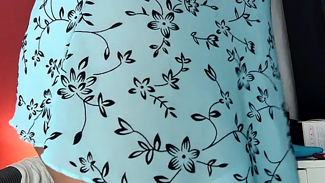 Snapshot of rosesdesiles chatting on 02-12-25, 12:48 rosesdesiles online show from 02-12-25, 12:48