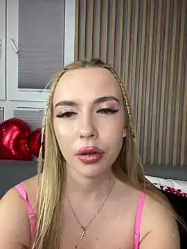 Snapshot of Nicole_blonde0 chatting on 02-23-25, 10:31 Nicole blonde0 online show from 02-23-25, 10:31