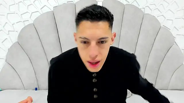 Snapshot of thiago19s chatting on 05-08-26, 01:38 thiago19s online show from 05-08-26, 01:38