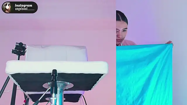 Angelst   online show from 11-21-25, 07:51